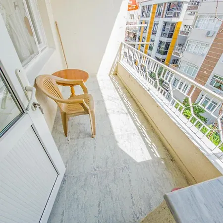 Air Conditioner-3 Bedroom-near Metro And Mall شقة
