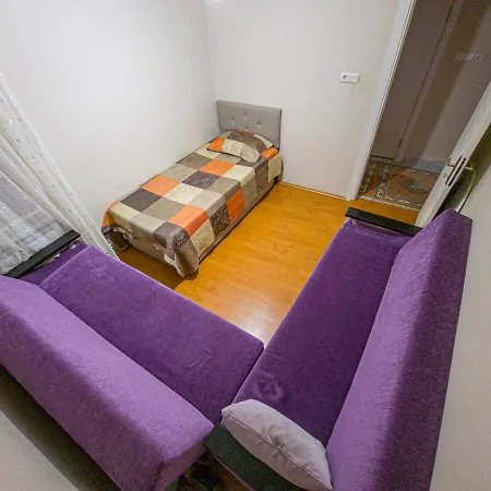 Air Conditioner-3 Bedroom-near Metro And Mall شقة